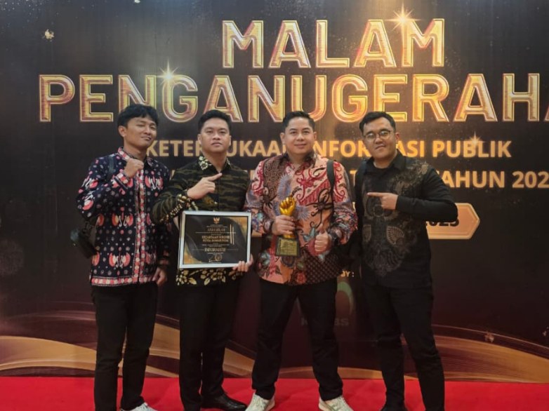 Kejari Samarinda Sabet Predikat Informatif di Malam Penganugerahan Komisi Informasi Kaltim