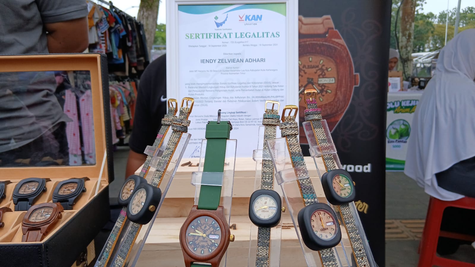 Jam Tangan Kayu Legam